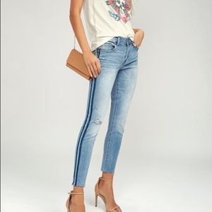 AUDREY MEDIUM WASH DISTRESSED SKINNY JEANS
